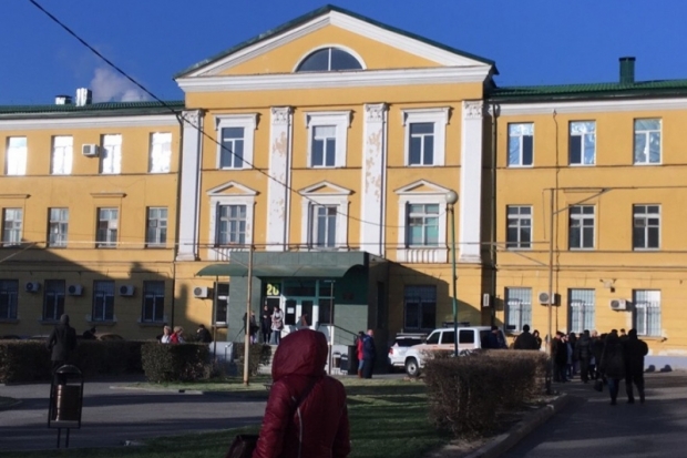 Пожар в областной больнице в Волгограде выгнал на улицу 500 человек Пожар в областной больнице в Волгограде выгнал на улицу 500 человек