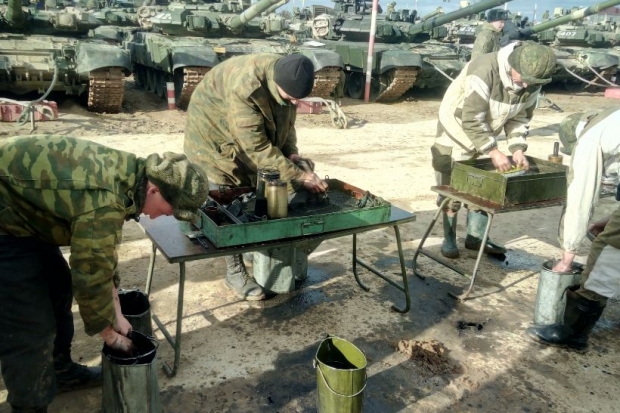 Гвардейцы в Волгограде подготовили боевую технику к зиме Гвардейцы в Волгограде подготовили боевую технику к зиме