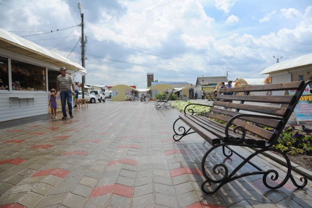 В сквере Памяти на юге Волгограда появились пешеходные дорожки В сквере Памяти на юге Волгограда появились пешеходные дорожки