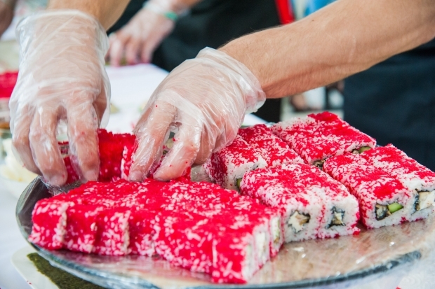 Волгоградцы отдают за продукты и еду в кафе 5 тысяч рублей в месяц Волгоградцы отдают за продукты и еду в кафе 5 тысяч рублей в месяц