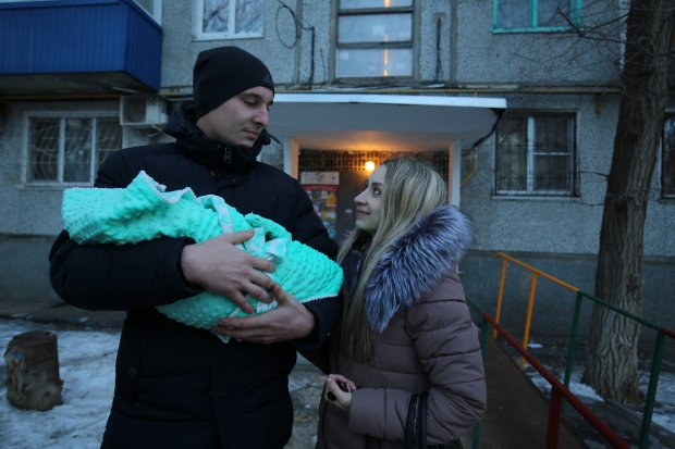 Волгоградцы начали оформлять новую выплату на первенца Волгоградцы начали оформлять новую выплату на первенца