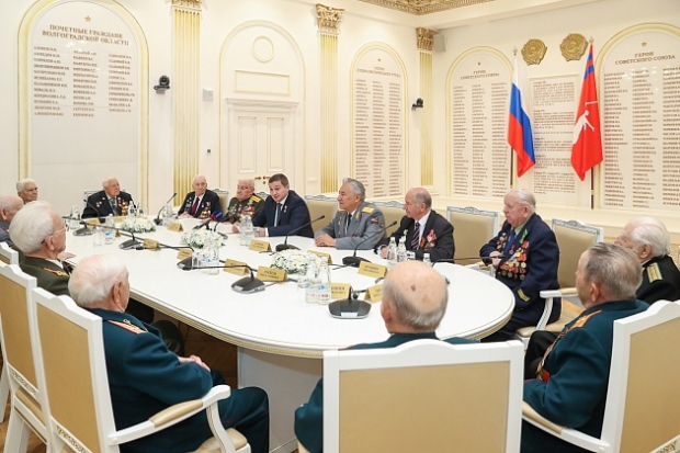 Ветераны предложили Андрею Бочарову пойти на 2-й губернаторский срок Ветераны предложили Андрею Бочарову пойти на 2-й губернаторский срок