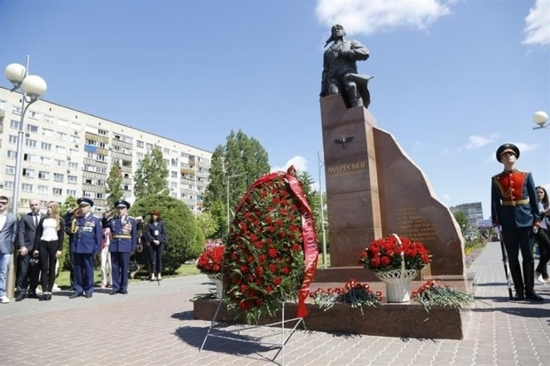 В Камышине отметили 103-й день рождения летчика Маресьева митингом В Камышине отметили 103-й день рождения летчика Маресьева митингом