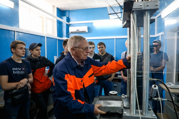Волгоградские студенты побывали в дорожной лаборатории Волгоградские студенты побывали в дорожной лаборатории