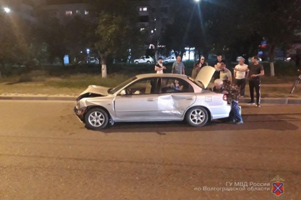В крупном ДТП на юге Волгограда пострадали четыре человека В крупном ДТП на юге Волгограда пострадали четыре человека