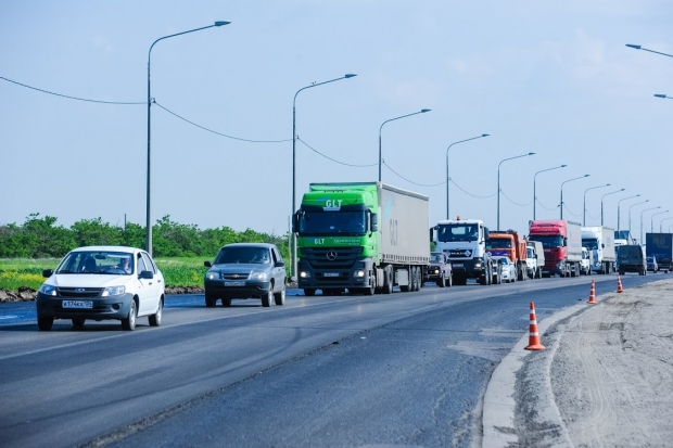 В Волгоградской области из-за жары ограничили движение большегрузов В Волгоградской области из-за жары ограничили движение большегрузов