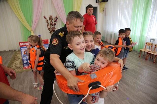 Дошкольникам в Волжском объяснили правила безопасного отдыха у воды Дошкольникам в Волжском объяснили правила безопасного отдыха у воды