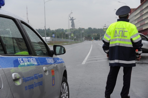 В Волгограде пьяный водитель врезался в иномарку В Волгограде пьяный водитель врезался в иномарку