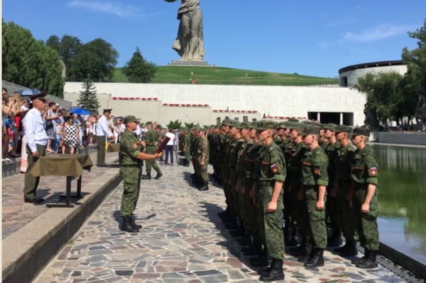 Будущие артиллеристы приняли военную присягу Будущие артиллеристы приняли военную присягу