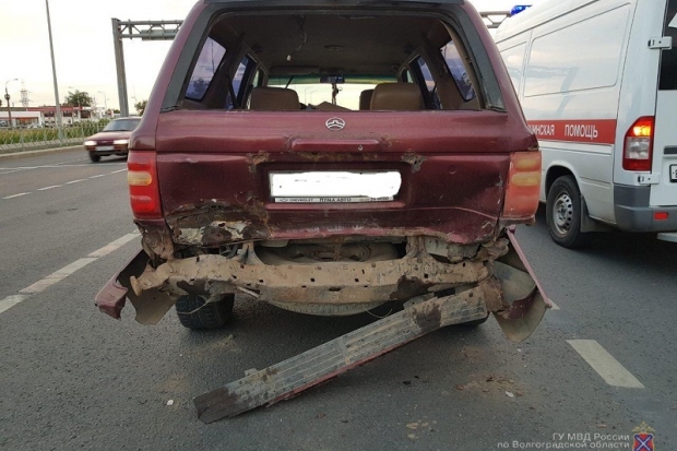 В ДТП в Волгограде пострадали трое, среди которых 2-летняя девочка В ДТП в Волгограде пострадали трое, среди которых 2-летняя девочка
