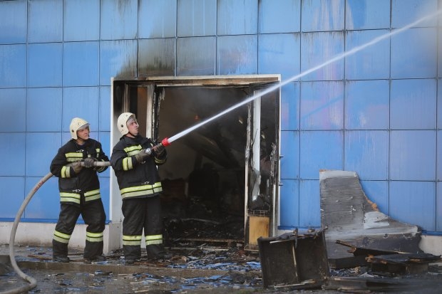 В Волжском произошел пожар в торговом центре В Волжском произошел пожар в торговом центре