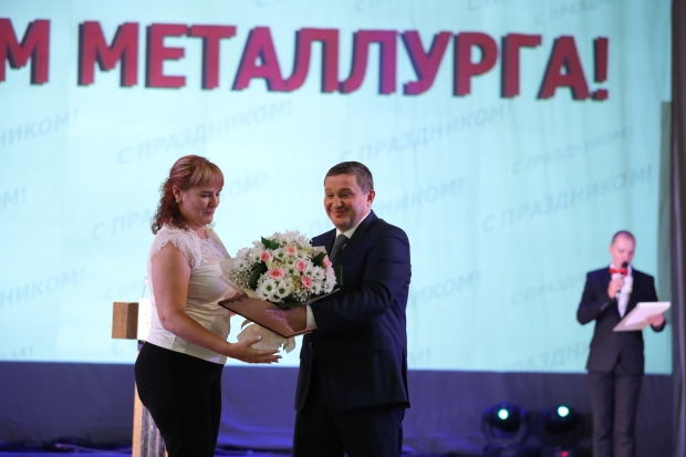Губернатор поздравил с Днем металлурга коллектив алюминиевого завода Губернатор поздравил с Днем металлурга коллектив алюминиевого завода