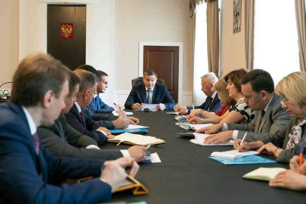 Андрей Бочаров поставил задачи по обновлению стадиона «Трактор» Андрей Бочаров поставил задачи по обновлению стадиона «Трактор»