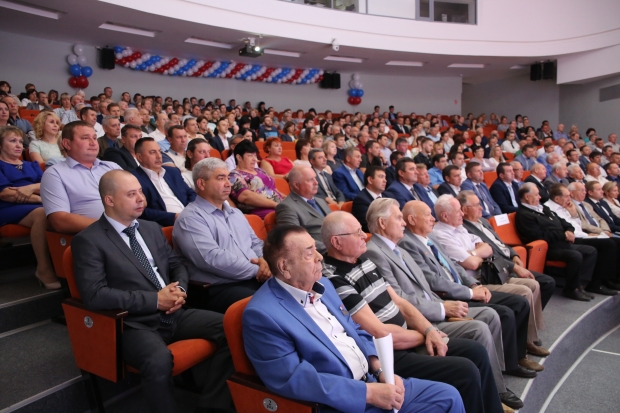Волгоградских строителей поздравили с 75-летием отрасли Волгоградских строителей поздравили с 75-летием отрасли