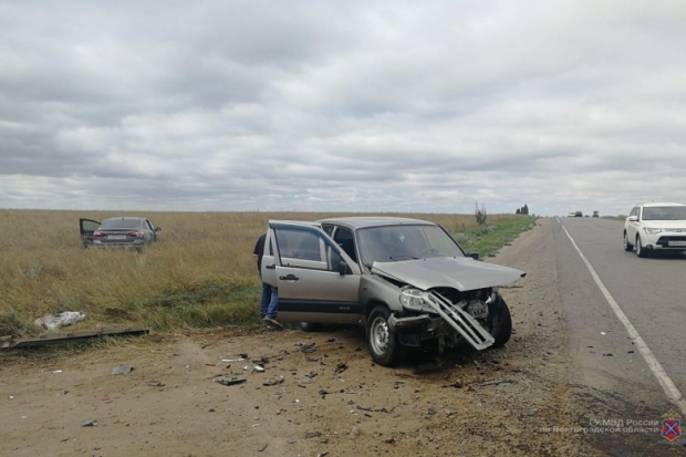 В ДТП в Волгограде пострадали женщина и 3-летняя девочка В ДТП в Волгограде пострадали женщина и 3-летняя девочка