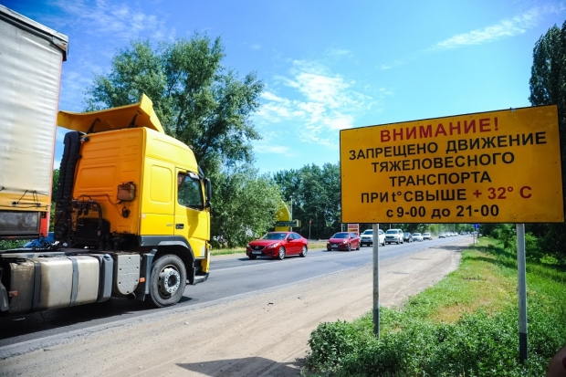 Четыре трассы Волгоградской области закрыли для фур из-за жары