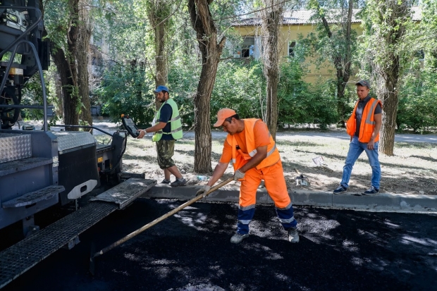 В Волгограде обновляют дорогу на улице 51-й Гвардейской Дивизии В Волгограде обновляют дорогу на улице 51-й Гвардейской Дивизии