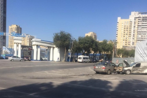 В Волгограде в ДТП пострадал водитель из Омска и 5-летняя девочка В Волгограде в ДТП пострадал водитель из Омска и 5-летняя девочка