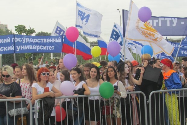 Волгоградские первокурсники вышли на парад студенчества Волгоградские первокурсники вышли на парад студенчества