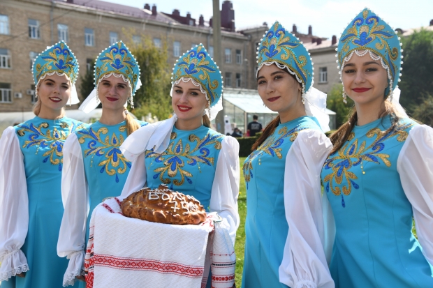 В Волгограде открылся VI международный фестиваль народов мира В Волгограде открылся VI международный фестиваль народов мира