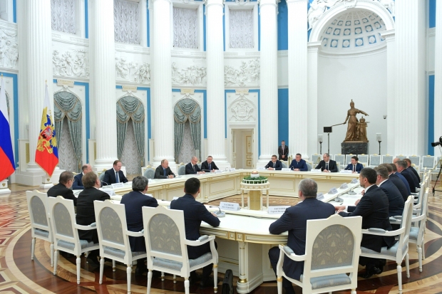 Владимир Путин провел встречу с губернаторами Владимир Путин провел встречу с губернаторами