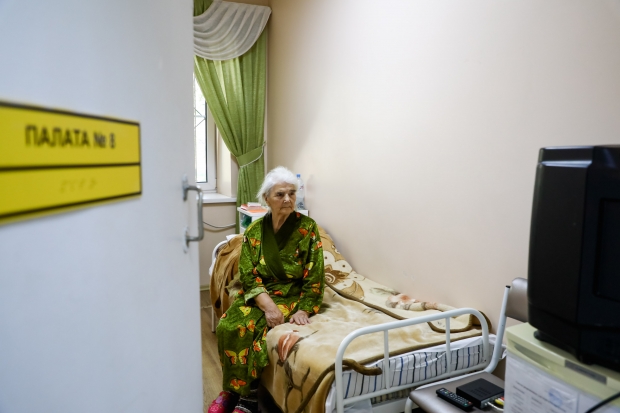 Пациенты гериатрического отделения смотрят ТВ в цифровом качестве Пациенты гериатрического отделения смотрят ТВ в цифровом качестве