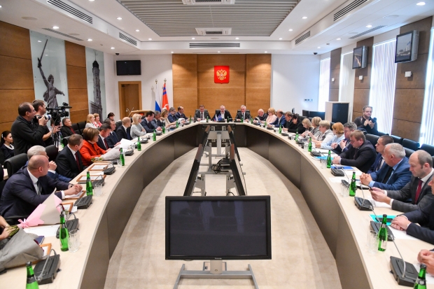 ЕР поддержала предложенных Бочаровым кандидатов в председатели комитетов ЕР поддержала предложенных Бочаровым кандидатов в председатели комитетов