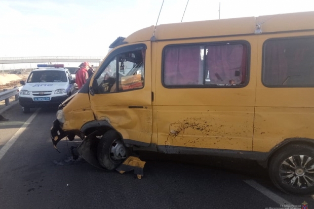 В Волжском в ДТП с маршруткой пострадали 6 человек В Волжском в ДТП с маршруткой пострадали 6 человек
