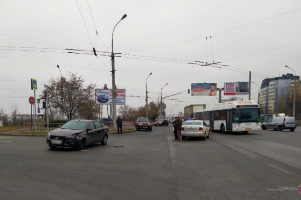 В ДТП в Волгограде пострадала 9-летняя девочка В ДТП в Волгограде пострадала 9-летняя девочка