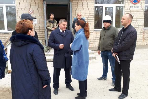 Андрей Бочаров внепланово проверил модернизацию больницы им. Фишера Андрей Бочаров внепланово проверил модернизацию больницы им. Фишера