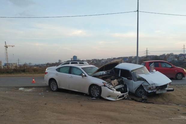 В лобовом ДТП в Волгограде пострадали два человека В лобовом ДТП в Волгограде пострадали два человека