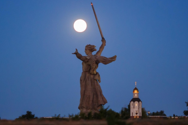 Волгоградцы узнали, из чего сделан меч скульптуры «Родина-мать зовет!» Волгоградцы узнали, из чего сделан меч скульптуры «Родина-мать зовет!»