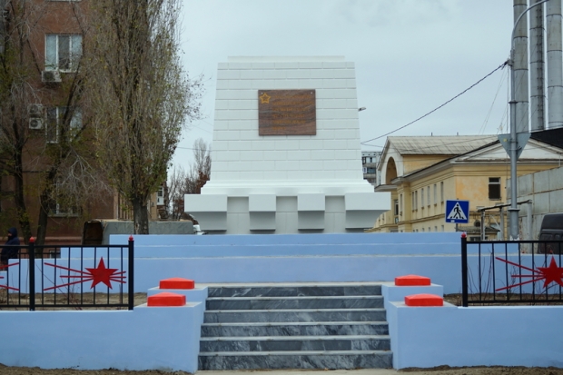 В Краснооктябрьском отреставрировали памятник защитникам Сталинграда В Краснооктябрьском отреставрировали памятник защитникам Сталинграда