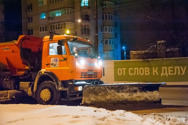 Расчищать дороги Волгограда спецтехника будет всю ночь Расчищать дороги Волгограда спецтехника будет всю ночь
