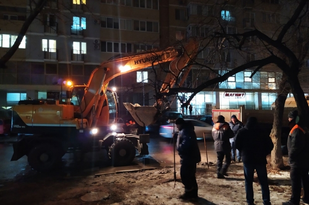 В Волгограде продолжают устранять аварию на тепломагистрали В Волгограде продолжают устранять аварию на тепломагистрали