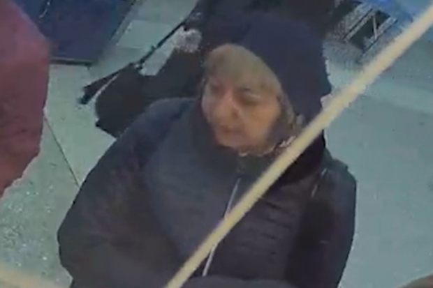 В Волжском ищут женщину, подозреваемую в краже кошелька у пенсионера В Волжском ищут женщину, подозреваемую в краже кошелька у пенсионера