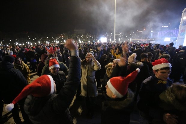 10 тысяч волгоградцев встретили Новый год у главной елки города 10 тысяч волгоградцев встретили Новый год у главной елки города