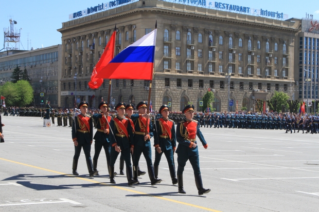 Военные в Волгограде начали подготовку к праздничному параду Военные в Волгограде начали подготовку к праздничному параду