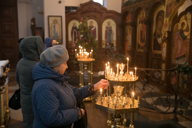 Тысячи волгоградцев участвуют в праздничных службах перед Рождеством Тысячи волгоградцев участвуют в праздничных службах перед Рождеством