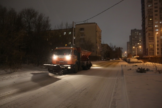 Ночью дороги Волгограда обработали 850 тоннами реагентов Ночью дороги Волгограда обработали 850 тоннами реагентов