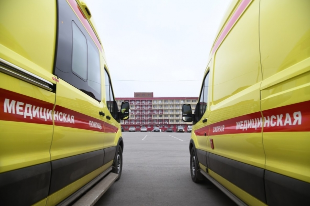 Под Волгоградом автоледи на иномарке врезалась в тягач Под Волгоградом автоледи на иномарке врезалась в тягач