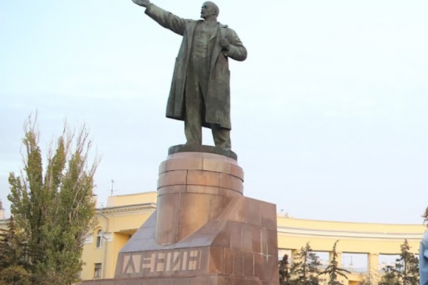 Кто отремонтирует скульптуру Ильича в центре Волгограда Кто отремонтирует скульптуру Ильича в центре Волгограда