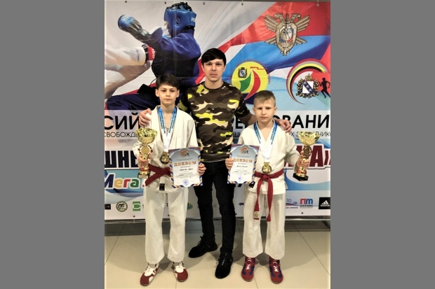 Волжские рукопашники взяли два «золота» Волжские рукопашники взяли два «золота»