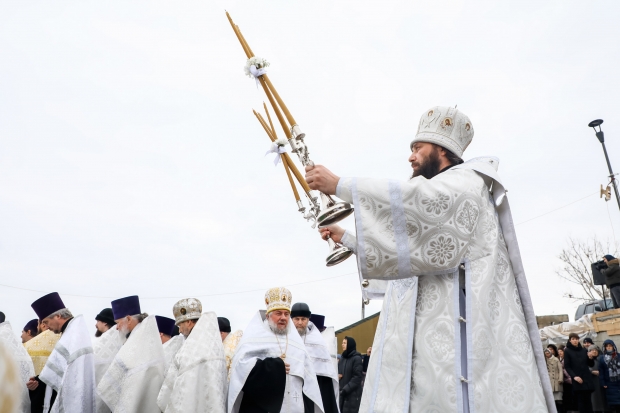 В Волгограде митрополит Феодор отслужил водосвятный молебен на Волге В Волгограде митрополит Феодор отслужил водосвятный молебен на Волге