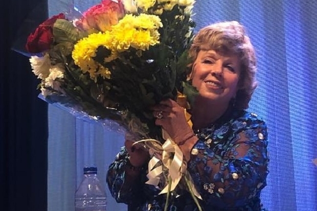 Лариса Рубальская: «Моя рука приносит незамужним женщинам удачу» Лариса Рубальская: «Моя рука приносит незамужним женщинам удачу»