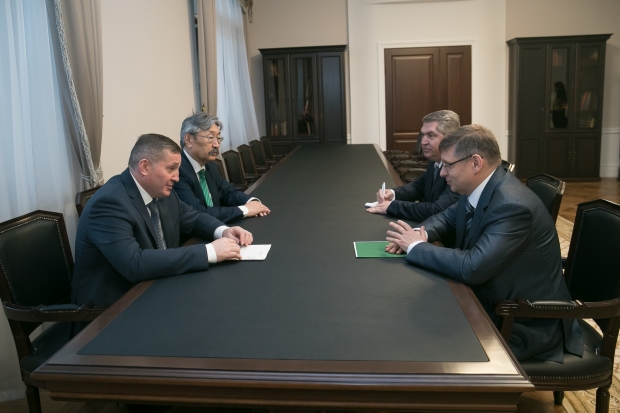 Андрей Бочаров и Денис Константинов обсудили поддержку фермеров Андрей Бочаров и Денис Константинов обсудили поддержку фермеров