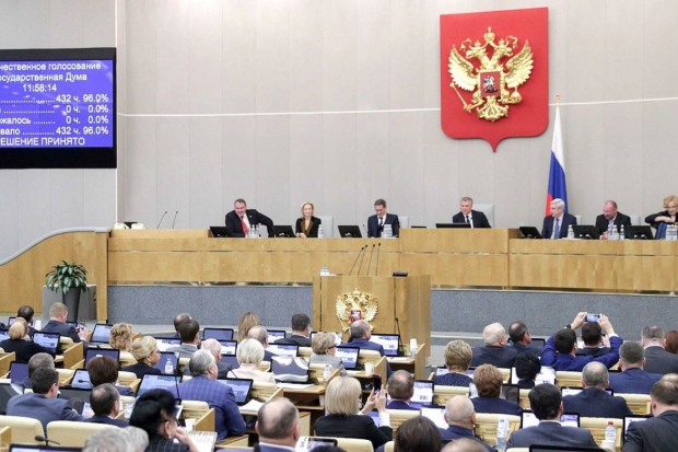 Госдума единогласно поддержала изменения в Конституцию Госдума единогласно поддержала изменения в Конституцию