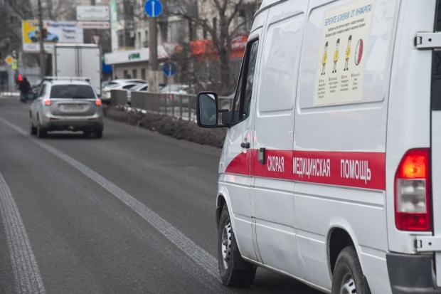 В ДТП под Волгоградом погибла пассажирка врезавшейся в столб иномарки В ДТП под Волгоградом погибла пассажирка врезавшейся в столб иномарки