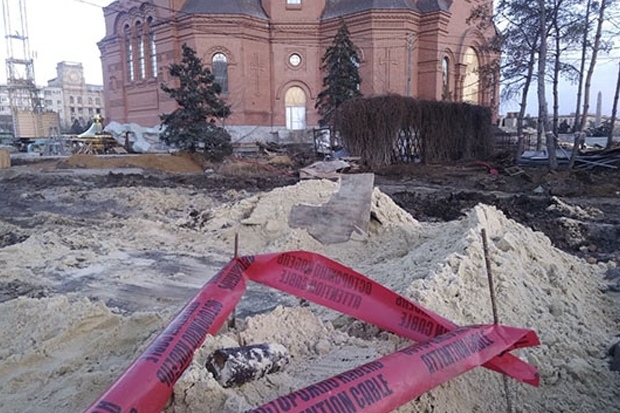 У храма Александра Невского в центре Волгограда нашли снаряд У храма Александра Невского в центре Волгограда нашли снаряд