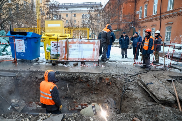 В Волгограде последствия порыва трубы устранят к ночи В Волгограде последствия порыва трубы устранят к ночи